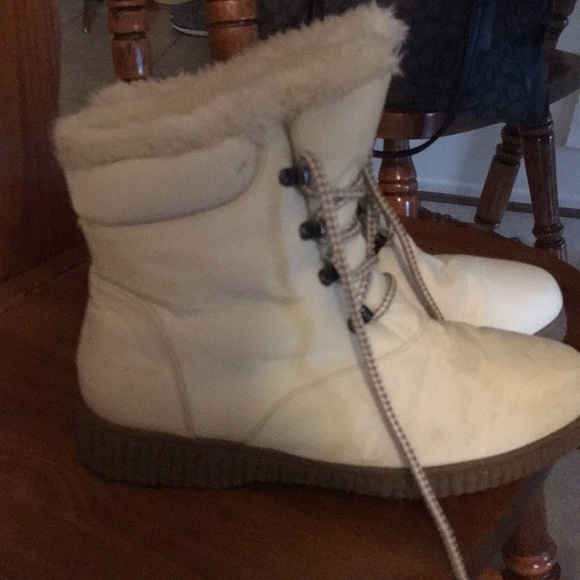 Short Casual All Weather Boots - Picture 2 of 4
